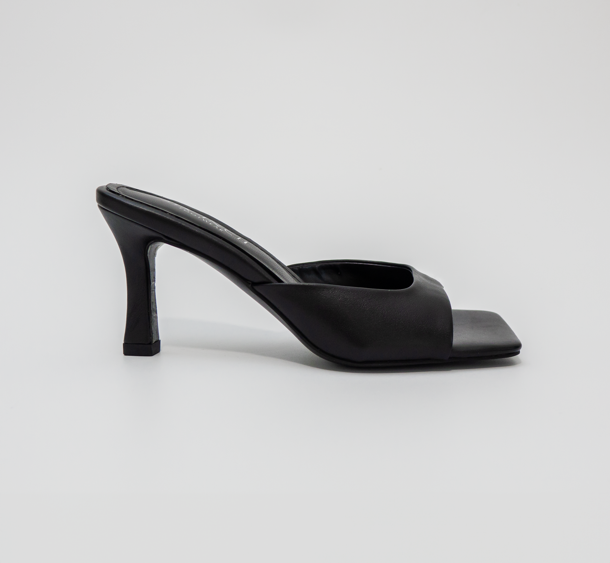 Wide fit black leather mules – SIX INCH Footwear